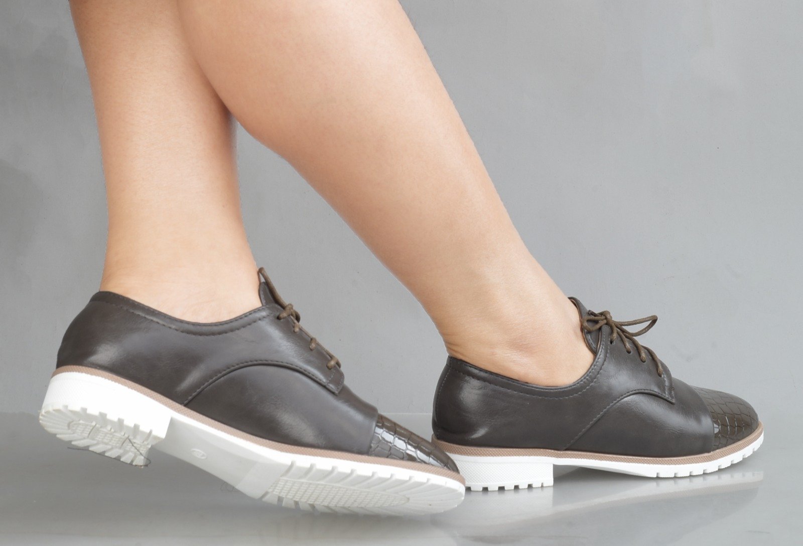 Urban Luxe Croc-Tip Ladies Oxford Shoes - Image 5